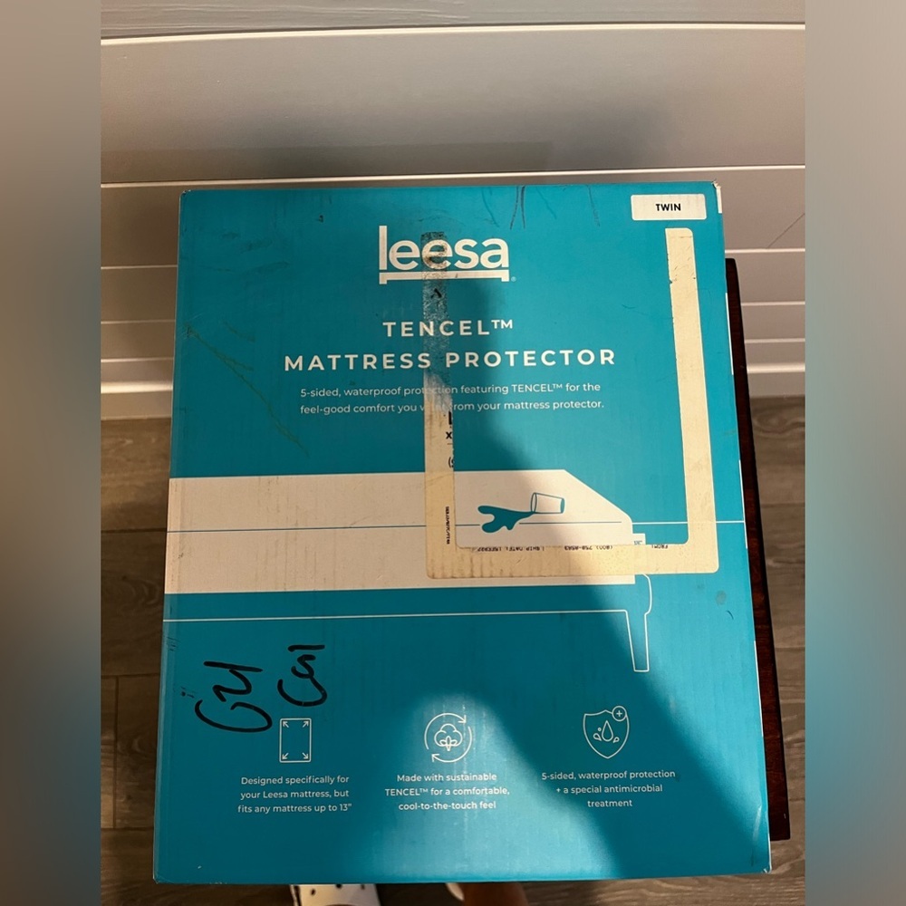 *Leesa Twin Tencel Mattress Protector NWT